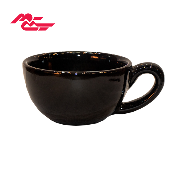 فنجان کاپوچینو خوری تک