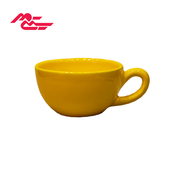 فنجان کاپوچینو خوری تک