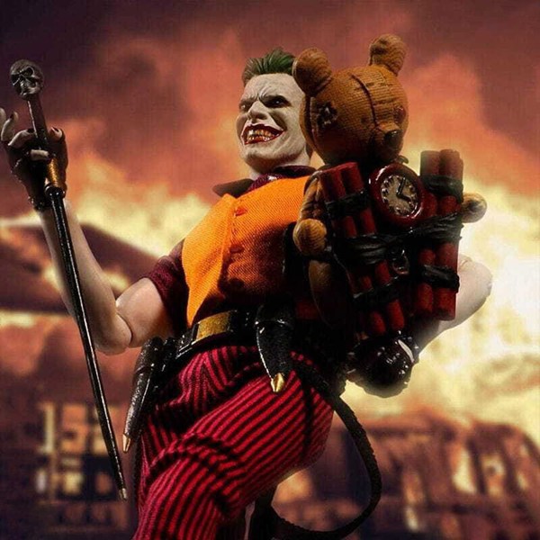 اکشن فیگور Mezco Toyz طرح DC The Joker کد 255112