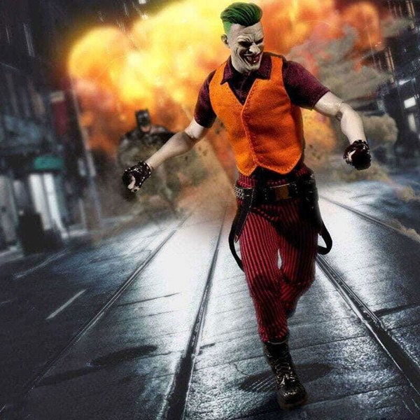 اکشن فیگور Mezco Toyz طرح DC The Joker کد 255112