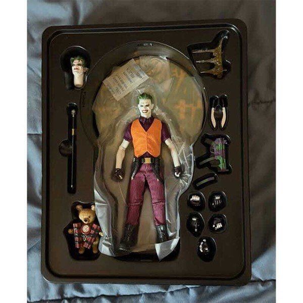 اکشن فیگور Mezco Toyz طرح DC The Joker کد 255112