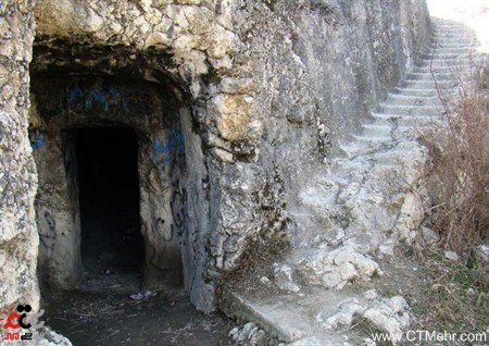 دخمه سنگی فرهاد ماکو استان آذربایجان غربی دخمه سنگی فرهاد ماکو استان آذربایجان غربی