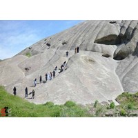 ایوان سنگی نیاق استان قزوین